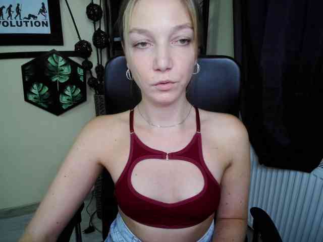 Model: EmillyExtasy