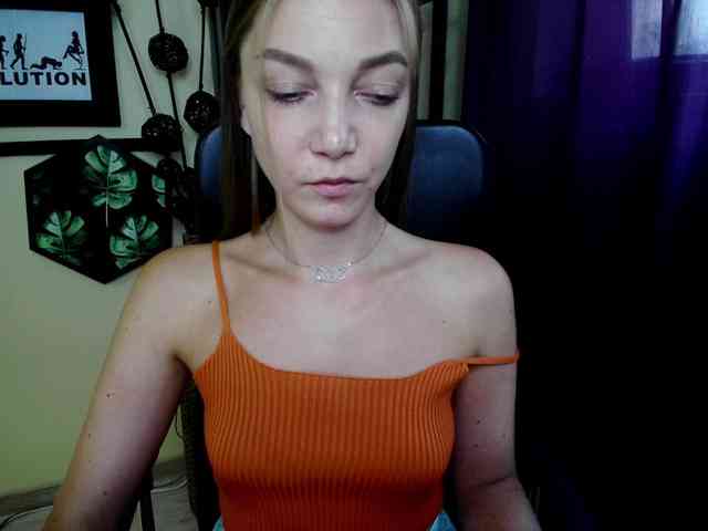 Model: EmillyExtasy