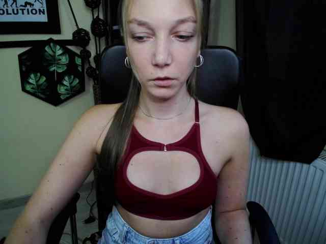 Model: EmillyExtasy