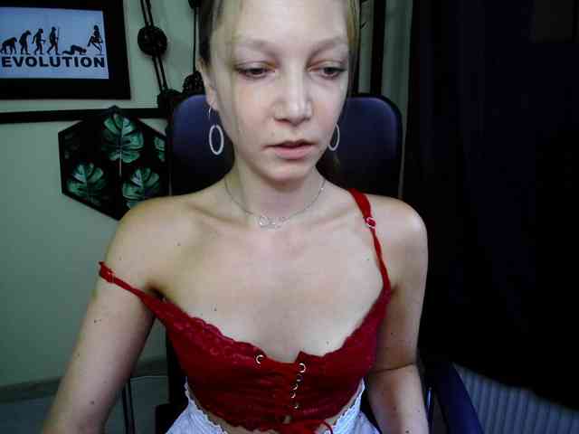 Model: EmillyExtasy