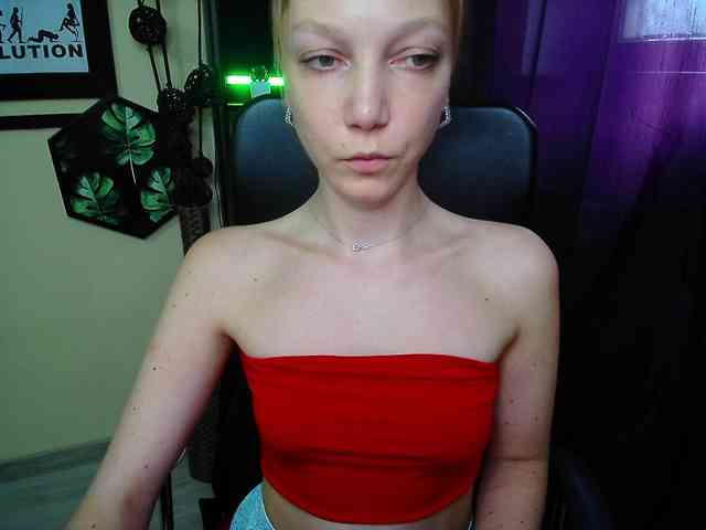 Model: EmillyExtasy