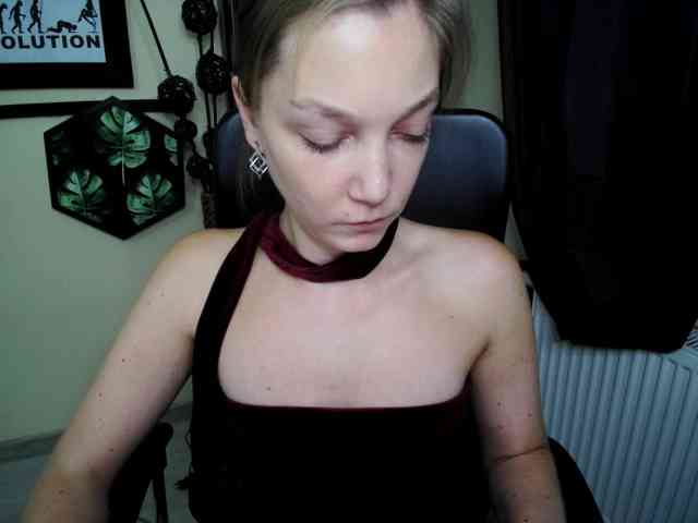 Model: EmillyExtasy