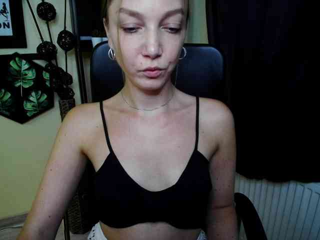 Model: EmillyExtasy