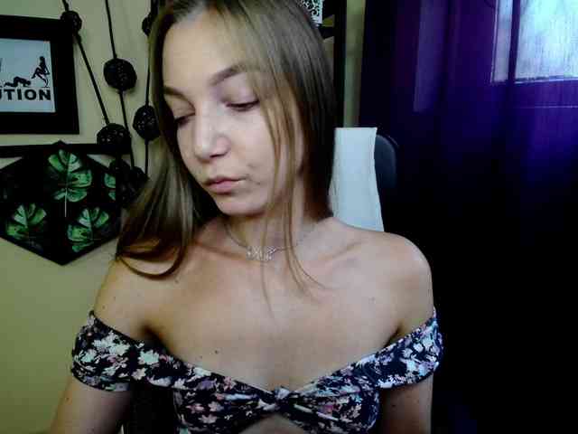 Model: EmillyExtasy