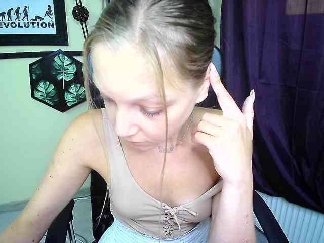 Model: EmillyExtasy