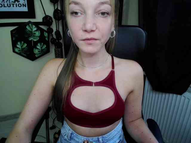 Model: EmillyExtasy