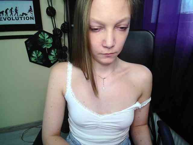 Model: EmillyExtasy