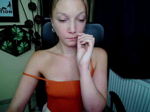 Model: EmillyExtasy