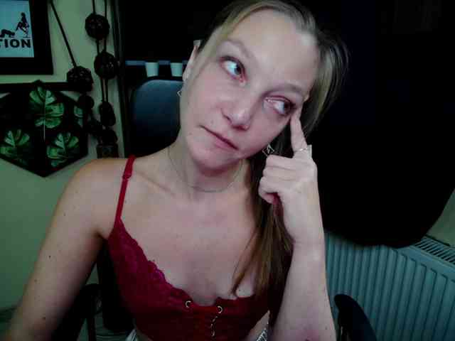Model: EmillyExtasy