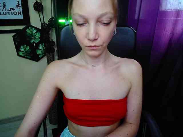 Model: EmillyExtasy