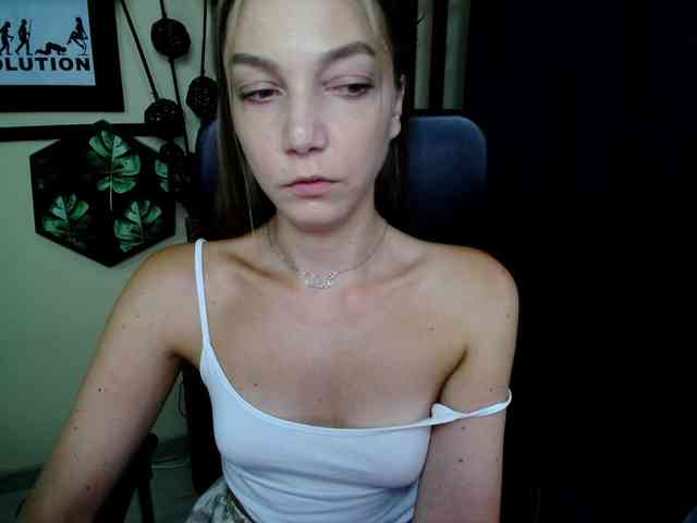 Model: EmillyExtasy