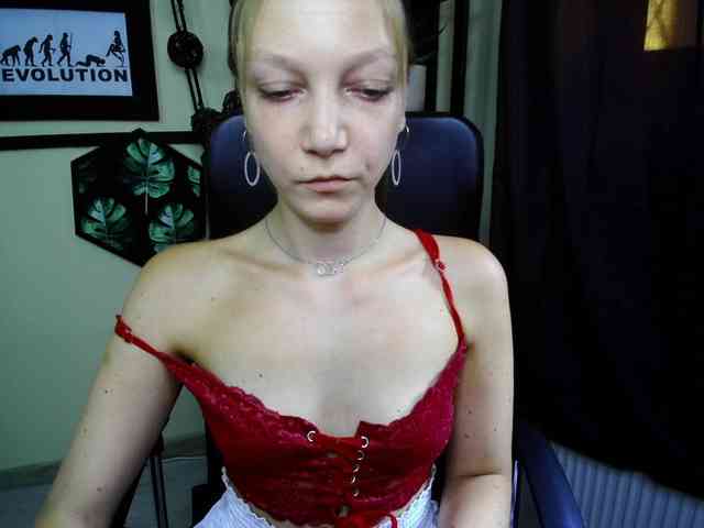Model: EmillyExtasy