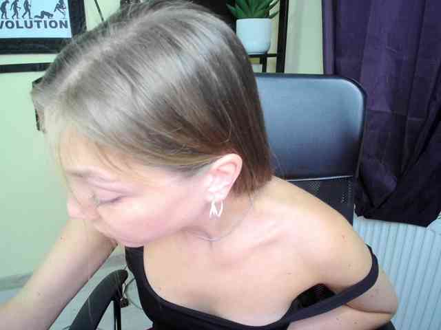 Model: EmillyExtasy