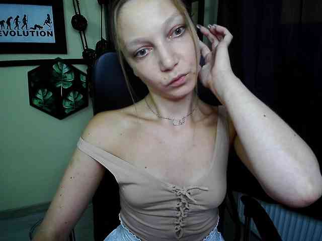 Model: EmillyExtasy