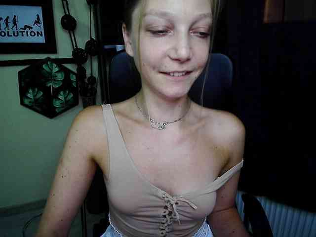 Model: EmillyExtasy