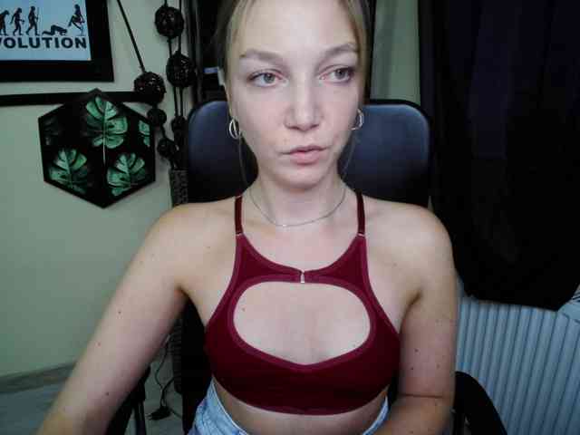Model: EmillyExtasy