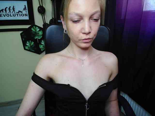 Model: EmillyExtasy