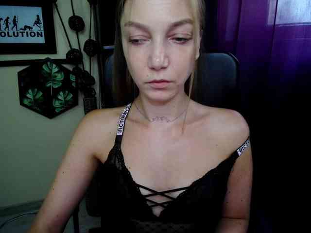 Model: EmillyExtasy