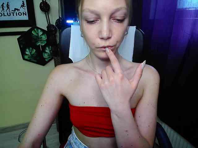 Model: EmillyExtasy