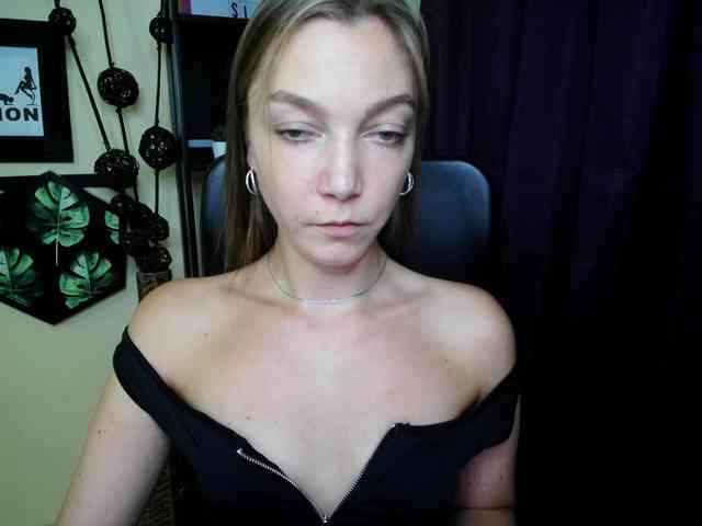 Model: EmillyExtasy