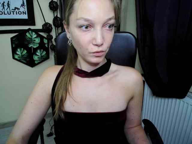 Model: EmillyExtasy