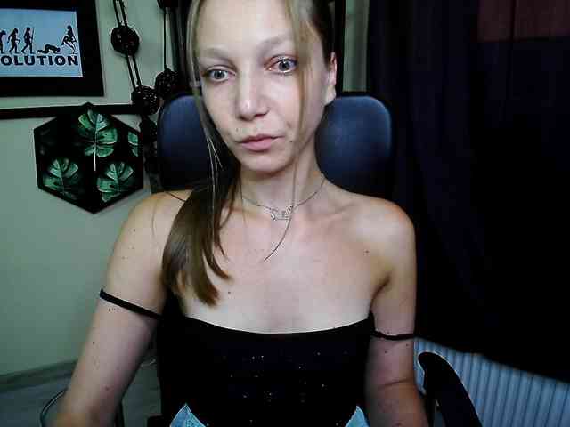 Model: EmillyExtasy