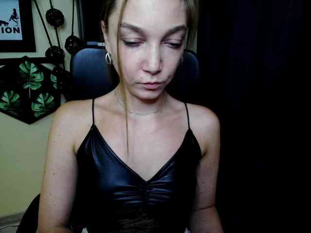 Model: EmillyExtasy