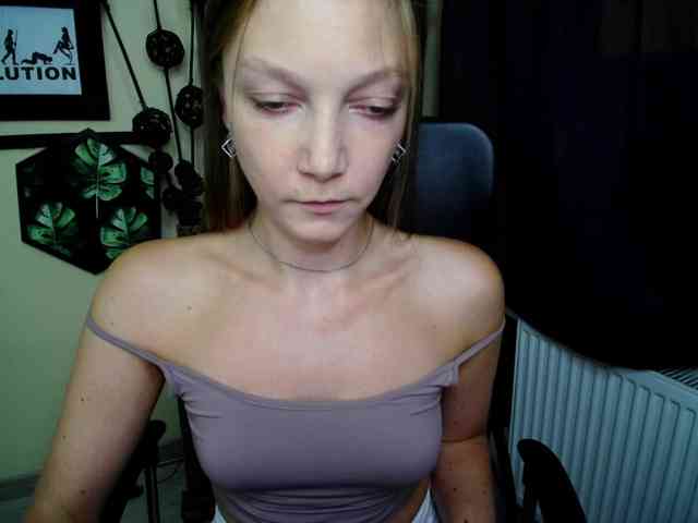 Model: EmillyExtasy