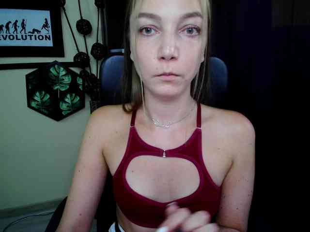 Model: EmillyExtasy