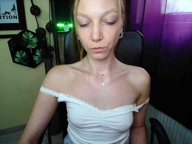 EmillyExtasy webcam
