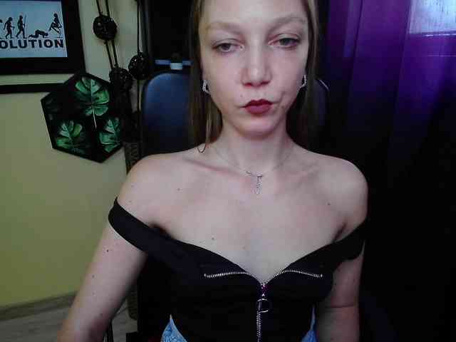 Model: EmillyExtasy