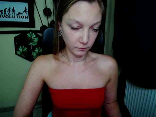 Model: EmillyExtasy