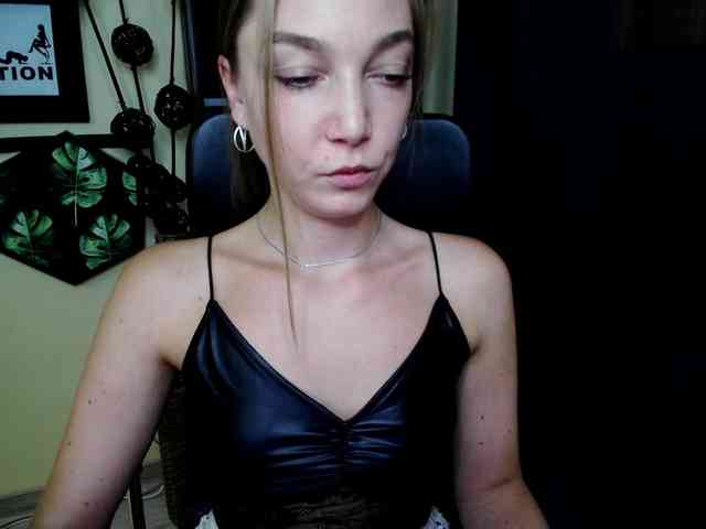 Model: EmillyExtasy