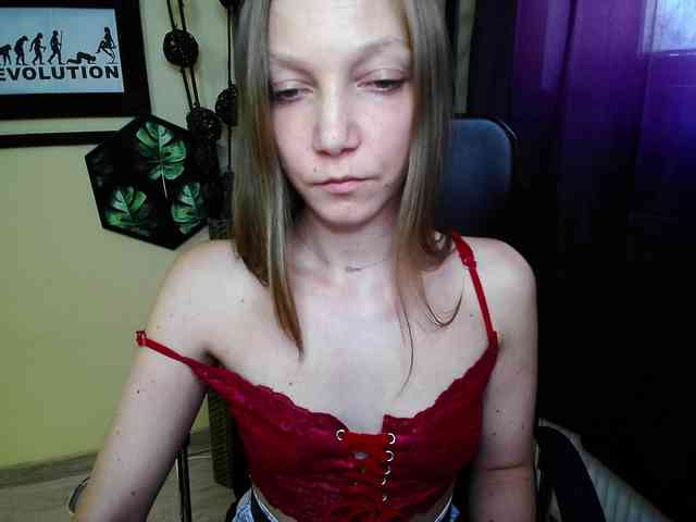 Model: EmillyExtasy