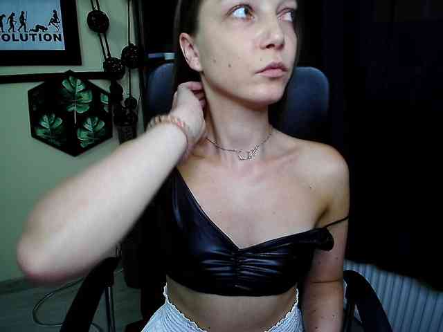 Model: EmillyExtasy