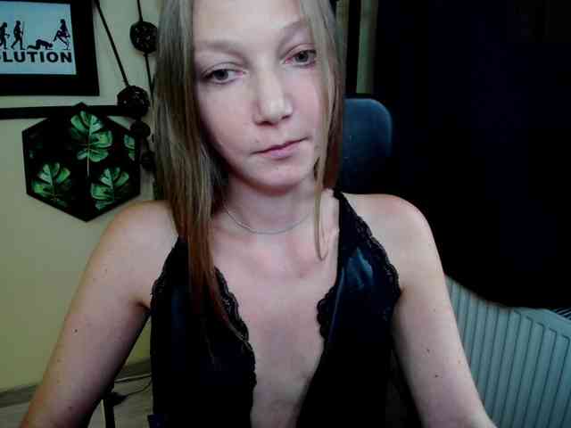 Model: EmillyExtasy