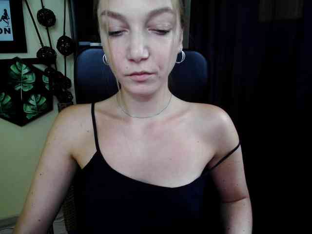 Model: EmillyExtasy