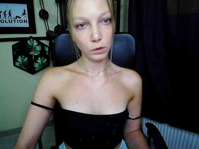 Model: EmillyExtasy