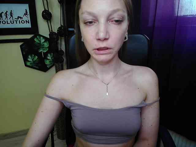 Model: EmillyExtasy