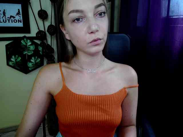 Model: EmillyExtasy