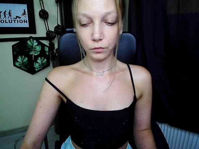 Model: EmillyExtasy