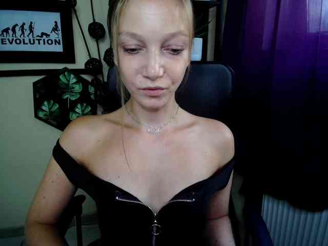 Model: EmillyExtasy
