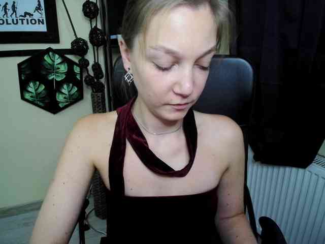 Model: EmillyExtasy