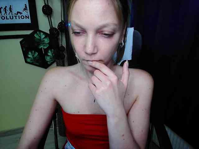 Model: EmillyExtasy