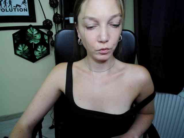 Model: EmillyExtasy