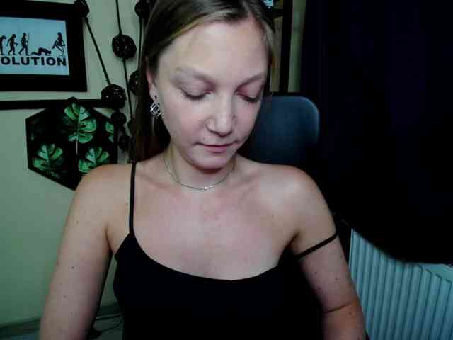 Model: EmillyExtasy