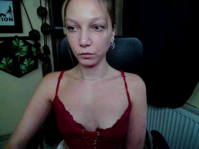 Model: EmillyExtasy