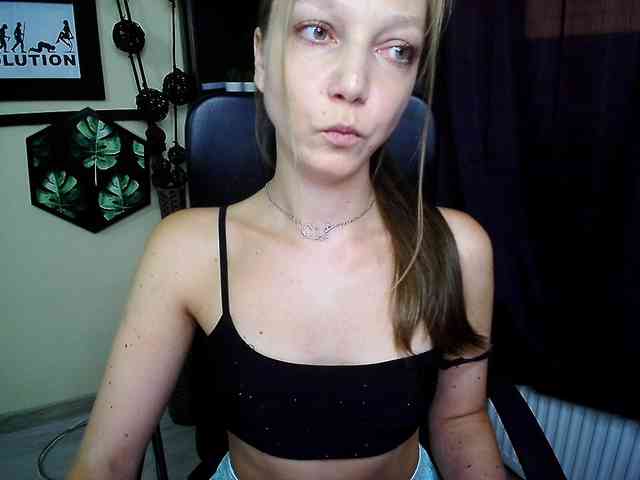 Model: EmillyExtasy