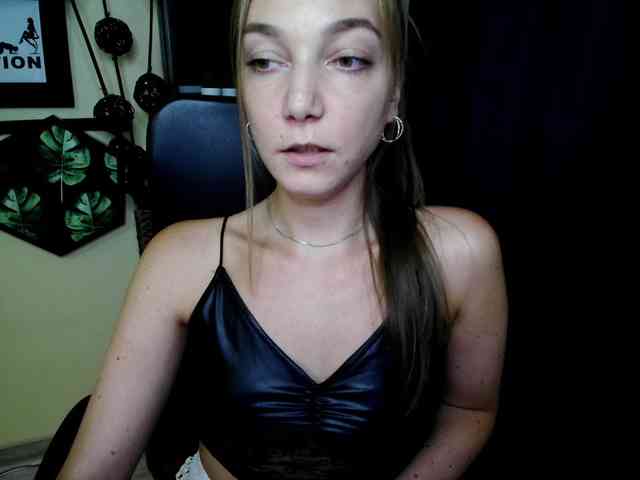 Model: EmillyExtasy