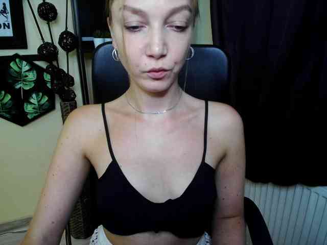 Model: EmillyExtasy